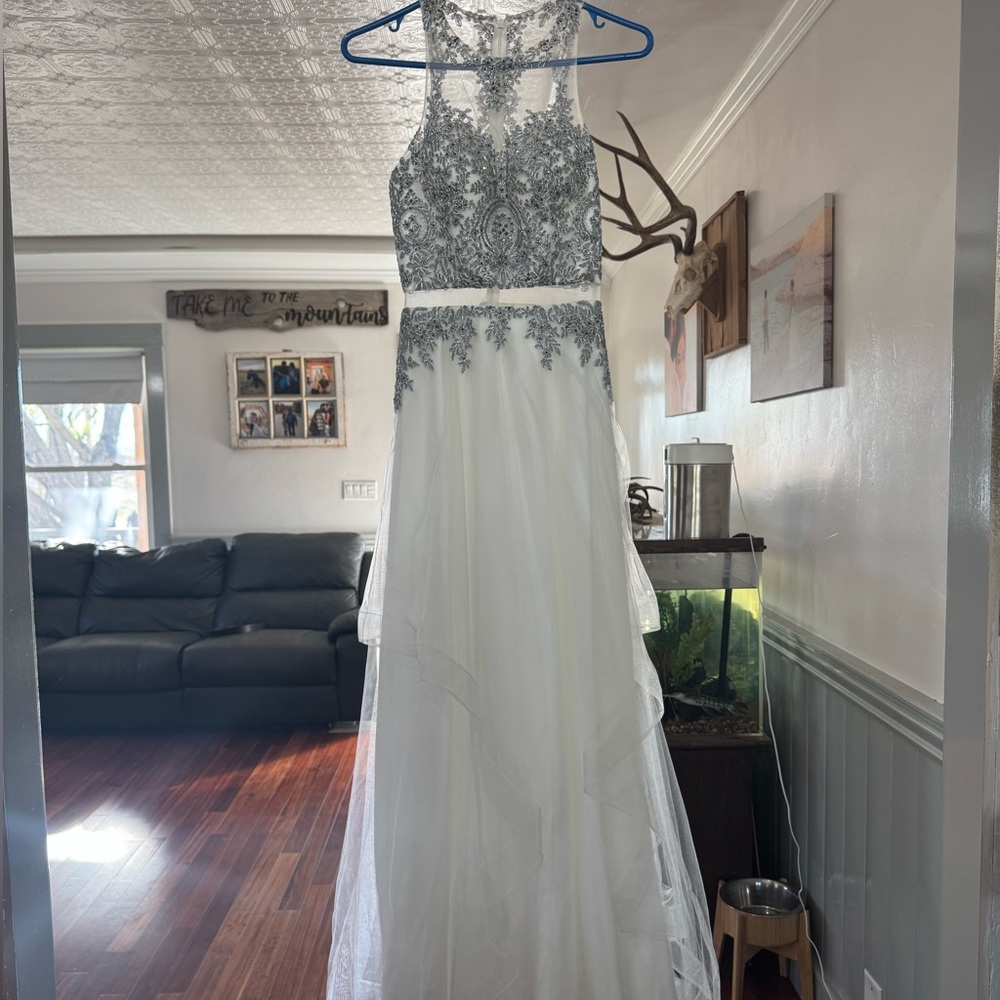 Elegant White and Silver Evening Gown - Picture 3 of 6